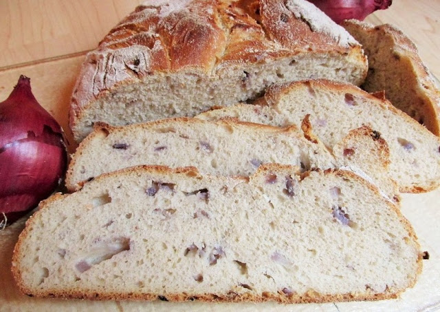 Cibulový chléb