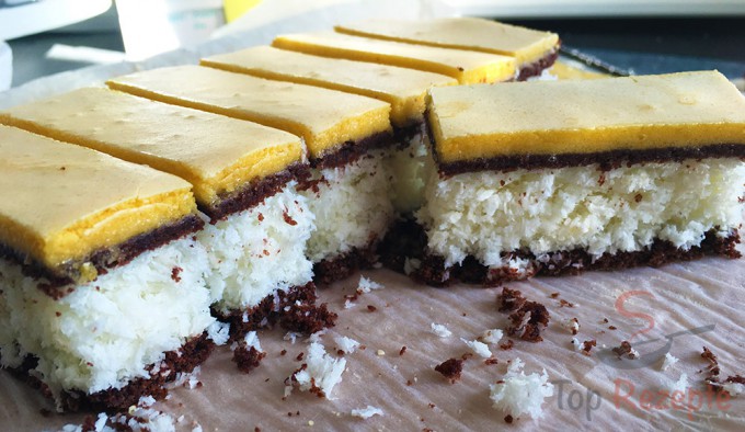 Kokoskuchen mit Eigelbglasur