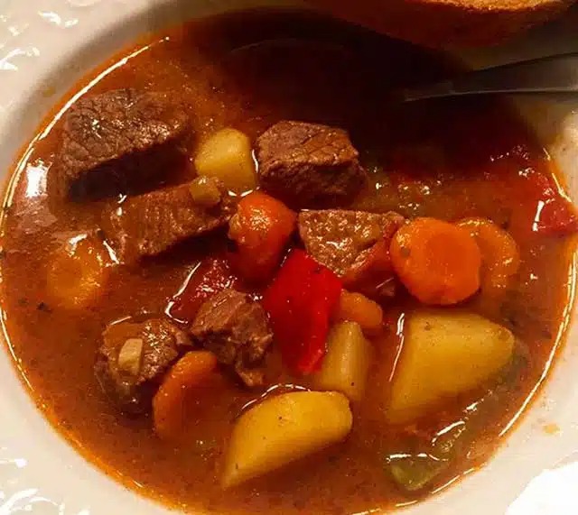 Originální recept na maďarskou gulášovou polévku