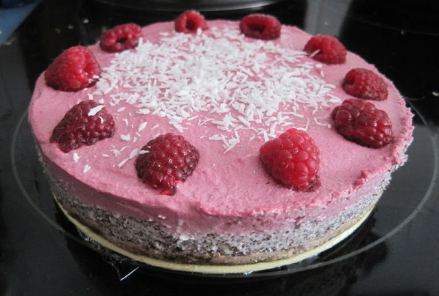 Makový kešu malinový dort bez pečení