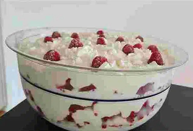 Malinový dezert: potřebujete jen 4 suroviny