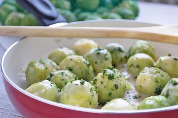 Kohlsprossen en tchèque se traduit par **Kedlubnové výhonky**.