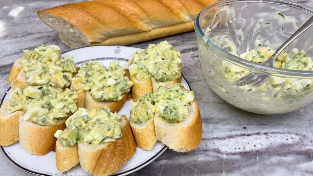 Der beste Aufstrich, den ich bisher je gegessen habe, er ist proteinreich und voller guter Fette!