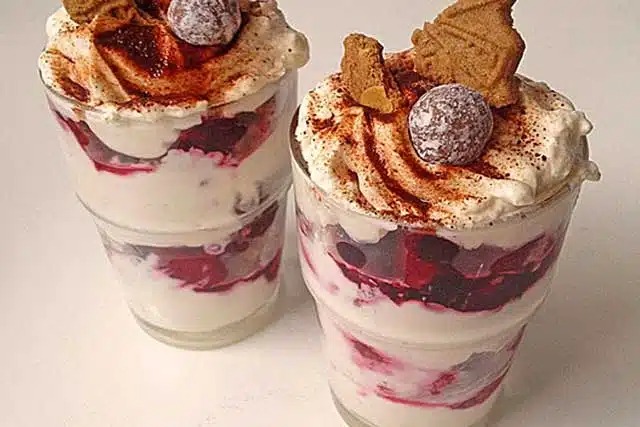 Tiramisu se sušenkami a malinami – recept