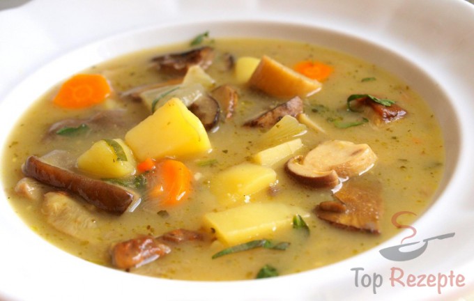 Houbová bramborová polévka