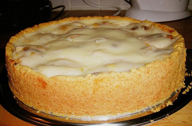 Švestkový koláč se skořicovým marcipánem