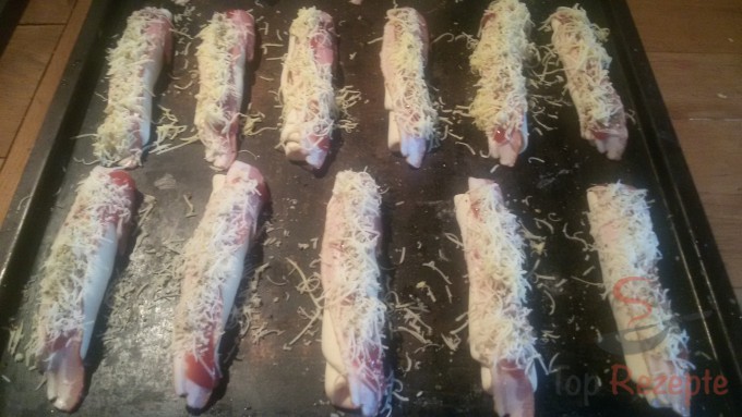 Domácí slaninovo-sýrové rohlíky