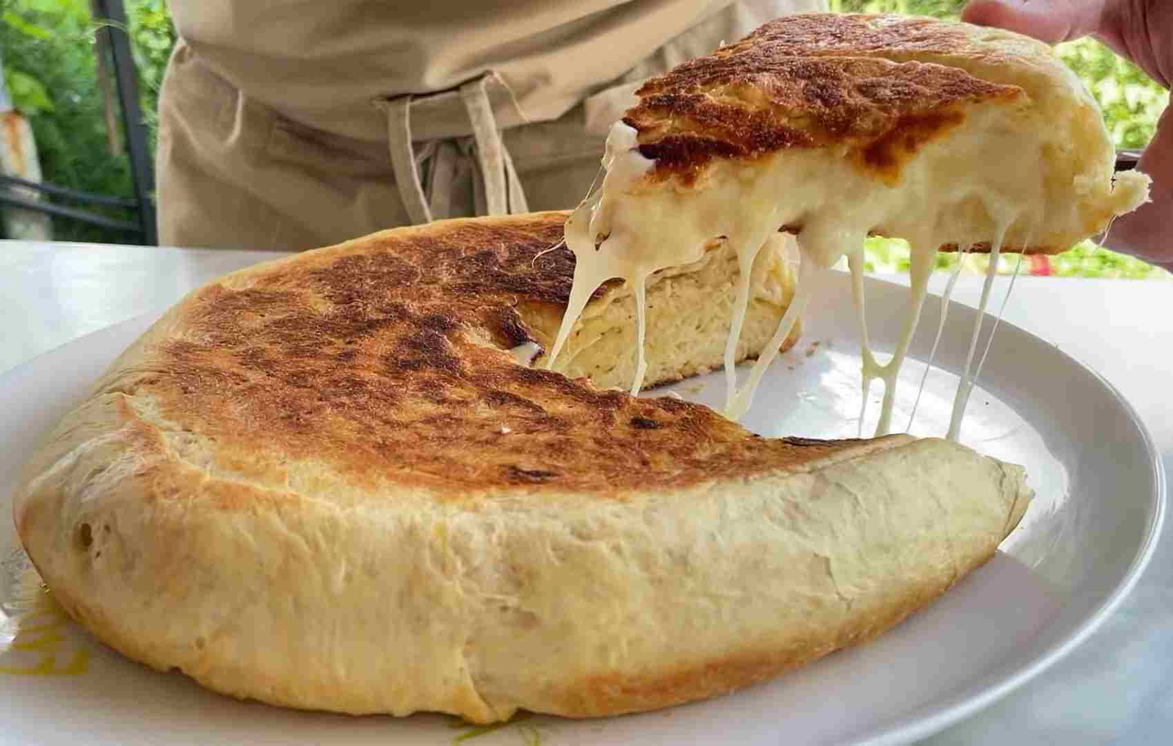 Bleskový sýrový chléb z pánve