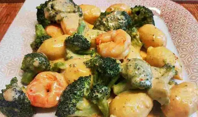 Recept na gnocchi s krevetami a brokolicí