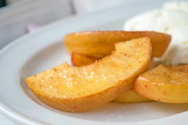 Karamelizované jablečné plátky