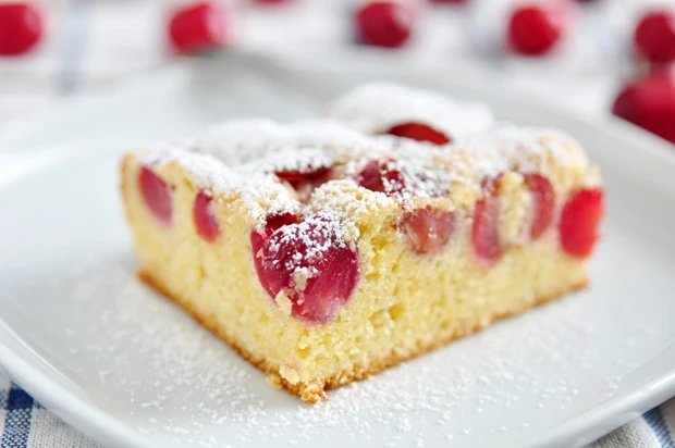 Třešňový koláč z plechu