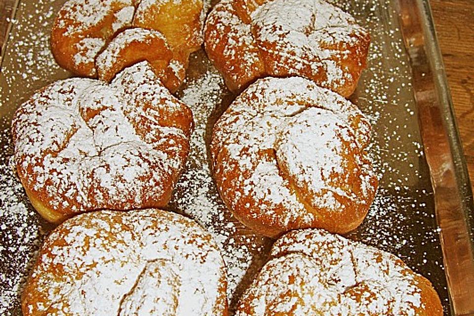 Kirchweihnudeln en tchèque se traduit par **„Kostelní sváteční nudle“**.