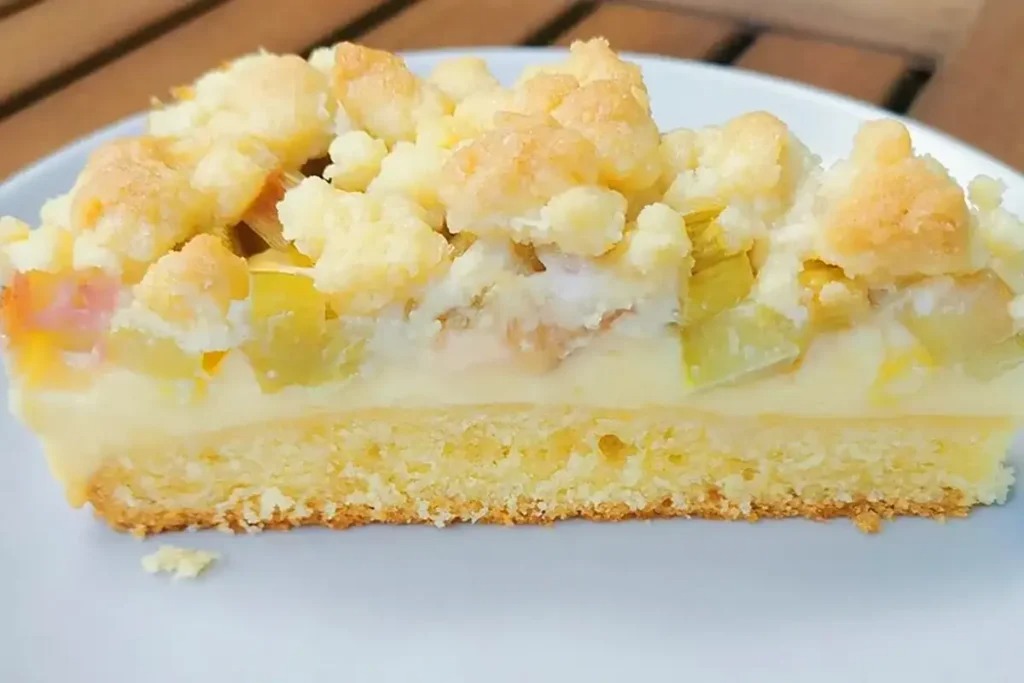 Rebarborový koláč s pudinkem a drobenkou – Sladký jarní pozdrav