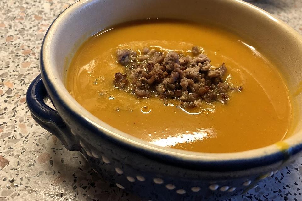 Kürbissuppe mit geröstetem hack