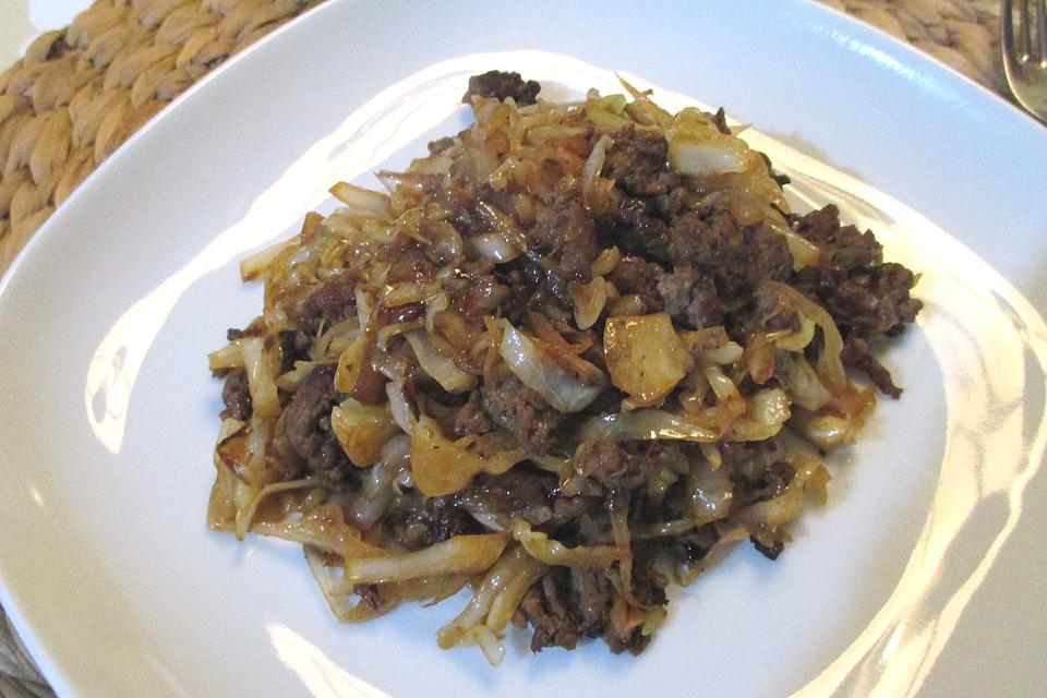 Mleté maso – bílý zelí – pánev