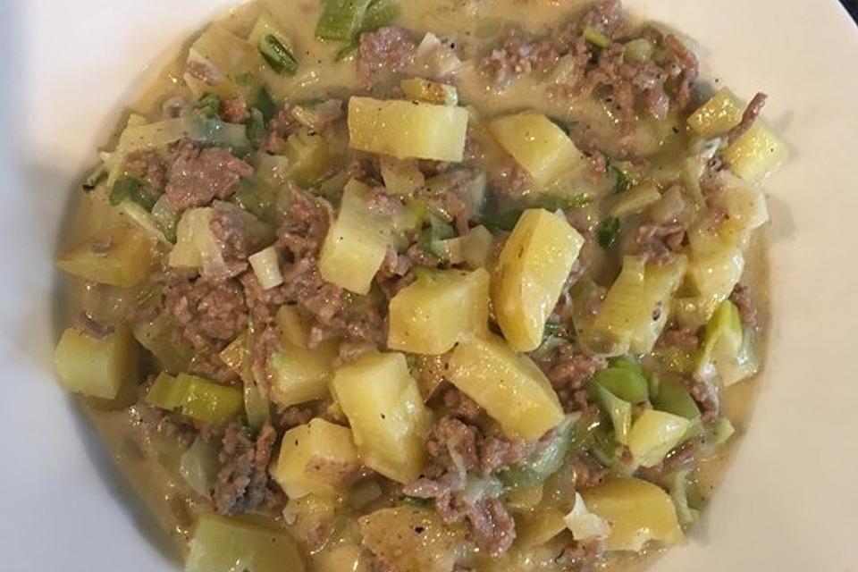 Hack-käse-topf mit lauch und kartoffeln