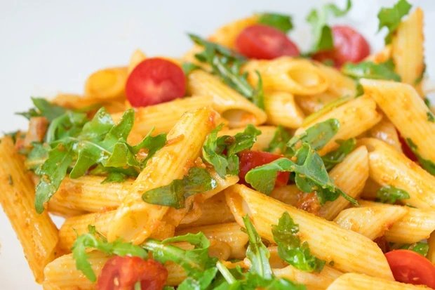 Vegetariánský těstovinový salát