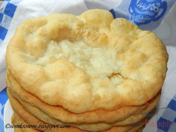 Langoše se zakysanou smetanou