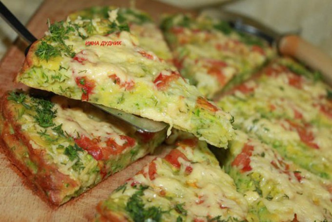 Schnelle Zucchinipizza