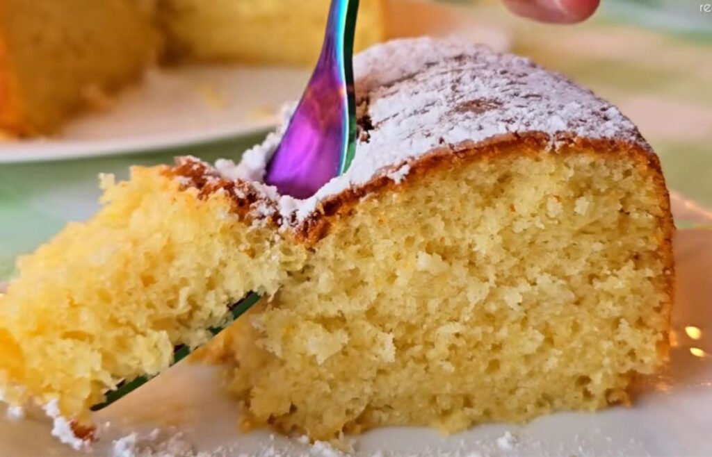 Velmi měkký snídaňový koláč, kterého se nikdy neomrzím užívat si hned po probuzení: chutná po pomeranči, přesně tak, jak mám rád!