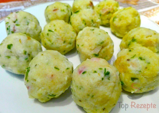 Domácí knedlíky se slaninou