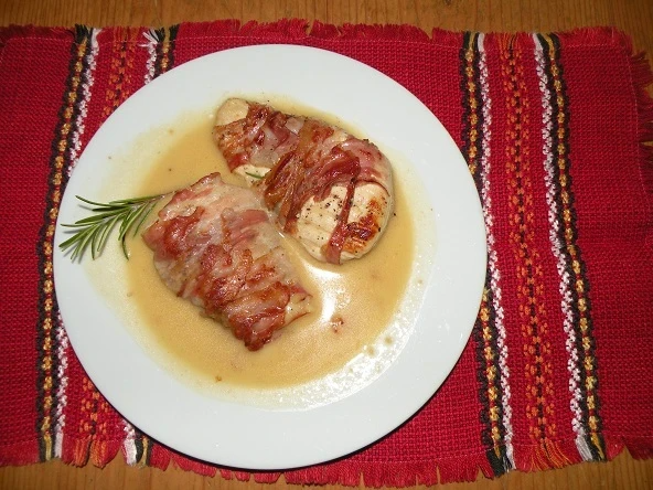 Kuřecí prsa se slaninou