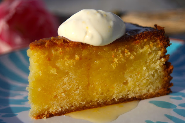 Orangensirup-Griesskuchen mit Crème Fraiche