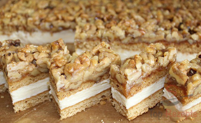 Fenomenální medovo-ořechové řezy