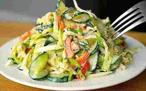 Okurkový salát s čínským zelím na hubnutí