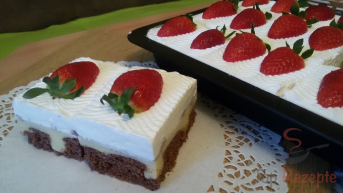 Úžasné krémové řezy s pudinkem a jahodami