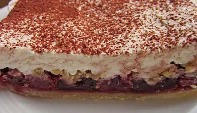 Feuerwehrkuchen Rezept (Kirschkuchen mit Streusel)