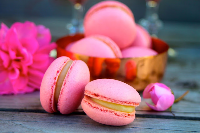 Šampaňské, růžové a makronky – ideální na silvestrovskou oslavu!
