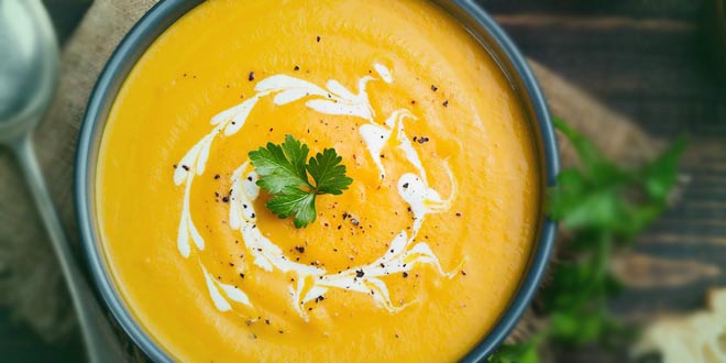 Schnelle Tomaten-Kokos-Suppe