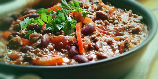 Chili con carne: Kalorienarmes Rezept für den Party-Hit