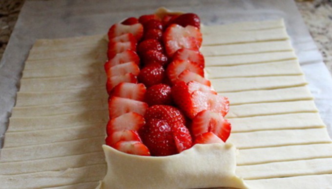 Luxus-Erdbeerstrudel in ein paar Minuten fertig