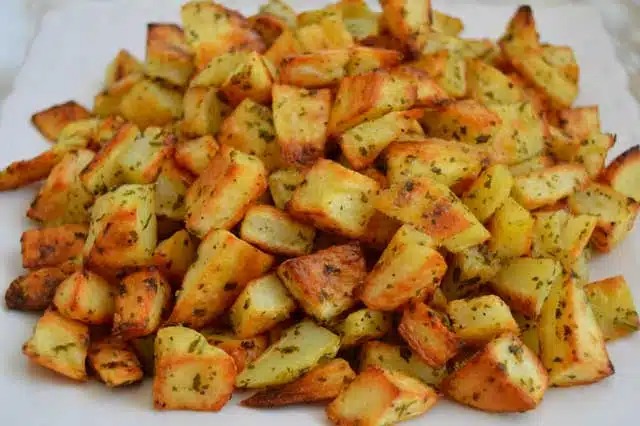 Recept na parmazánové bramborové klínky s česnekem