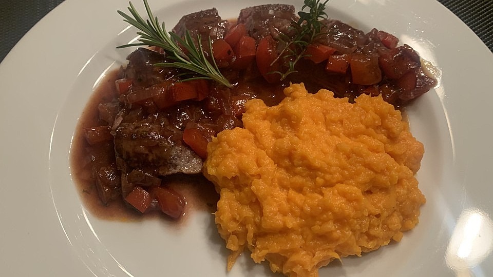 Jehněčí kýta s pyré ze sladkých brambor