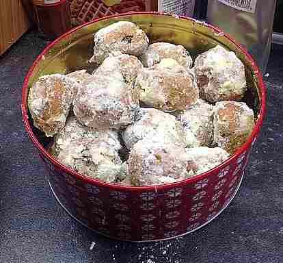 QUARKSTOLLEN CUKROVÍ | BAKE TO THE ROOTS