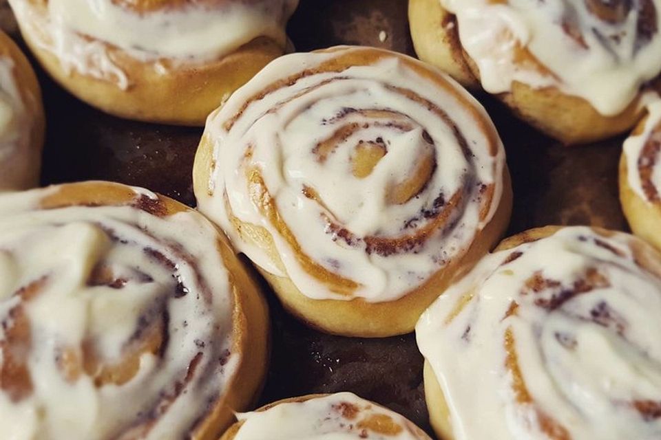 Šneky se skořicí s tvarohovou polevou