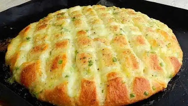 Recept na super křupavý a chutný mozzarellový chléb