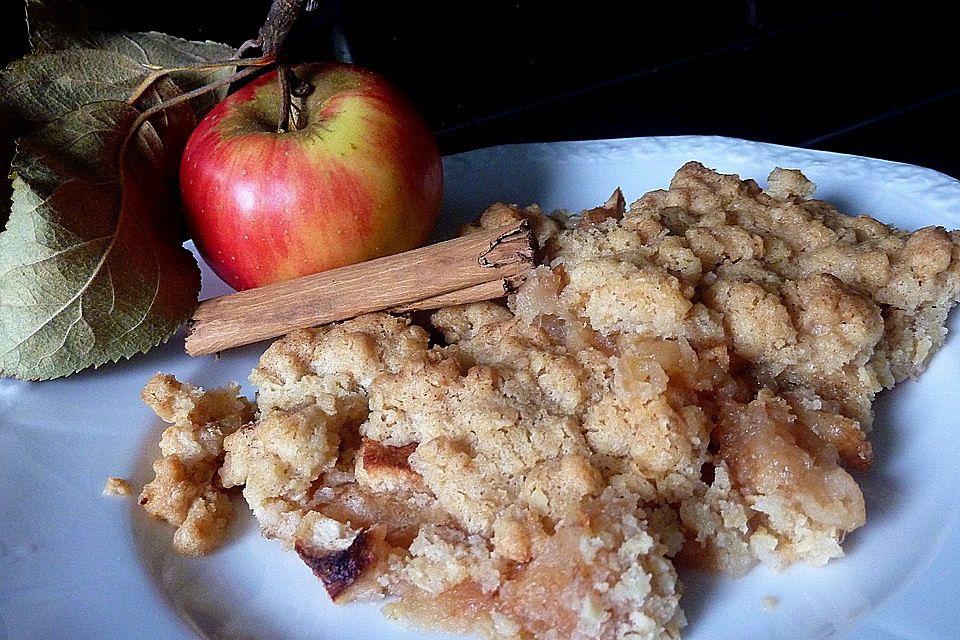 Jablečný crumble s vanilkovou zmrzlinou