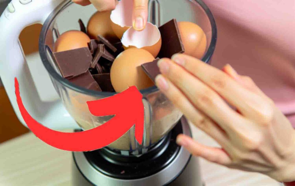 Smíchal jsem vejce se všemi skořápkami a čokoládou, podívejte se, co jsem dokázal jen s 2 ingrediencemi: Stále tomu nemohu uvěřit!