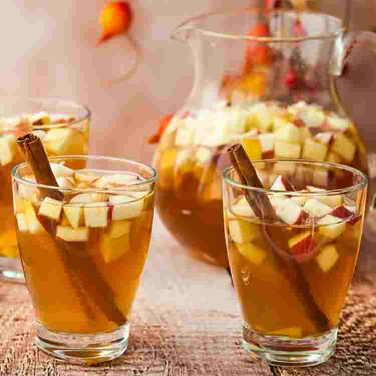 Jablečná voda se skořicí a citronem na hubnutí