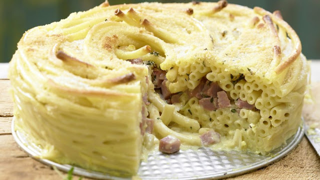 Šunkové těstovinové koláče