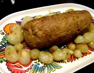 HACKBROT MIT GEKÜHLTEN ZWIEBELN