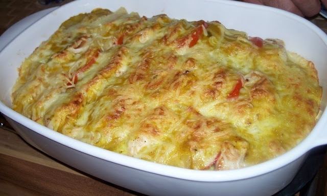 Pikantní krůtí zapékanka s ananasem