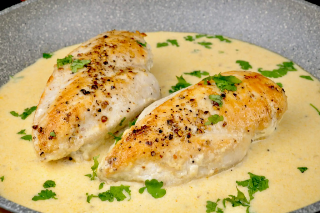 Kuřecí filety v česnekové omáčce s parmezánem