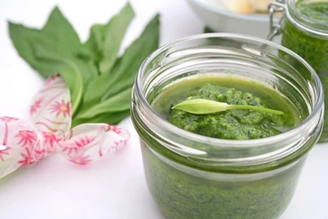 Pesto z medvědího česneku