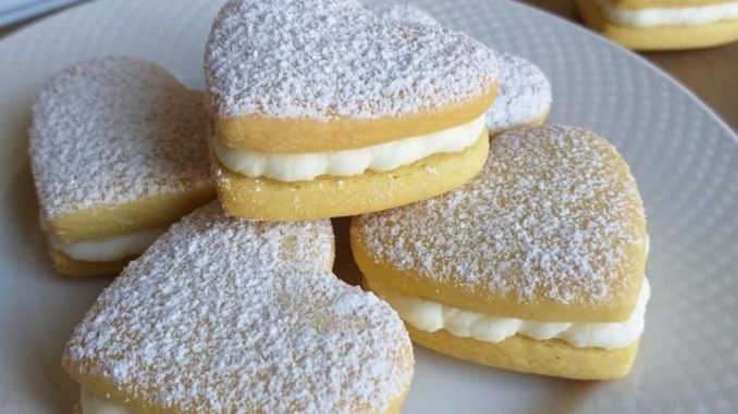 HERZ-PLÄTZCHEN s náplní z mléčného krému