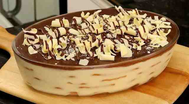 Vrstva dezertu s máslovými sušenkami a tvarohem, jednoduše skvěle chutná!